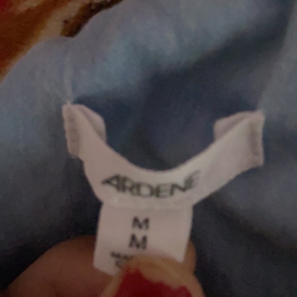 Button up too - Picture 5 of 6